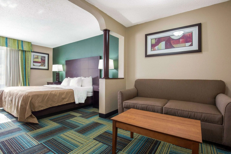Quality Inn and Suites Arnold - St Louis