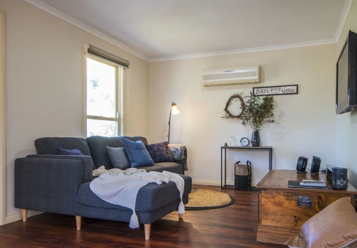 2 Bedrooms Cottage