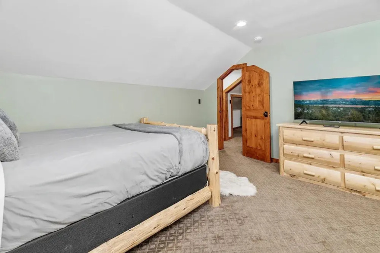 108 - Rustic Ridge Manor