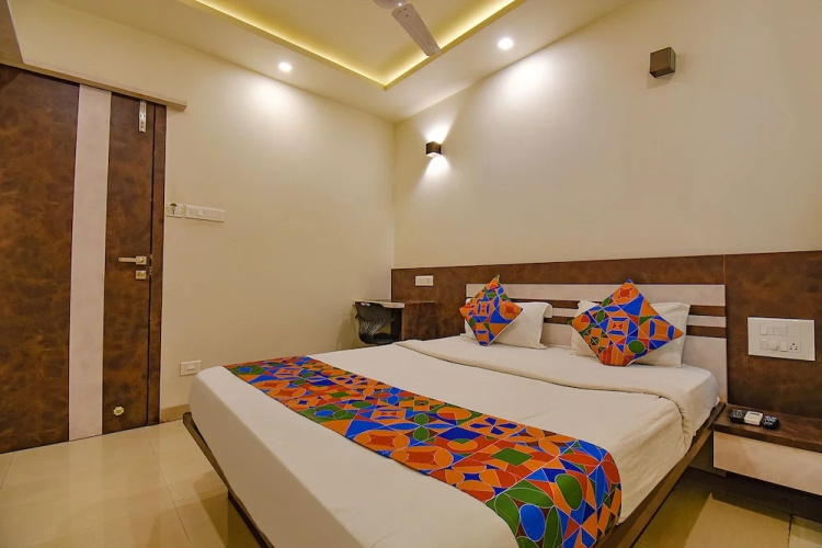 Fabhotel Royce Studio Apartments