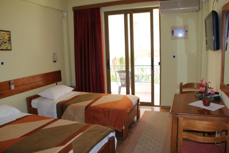 Standard Twin room with balcony