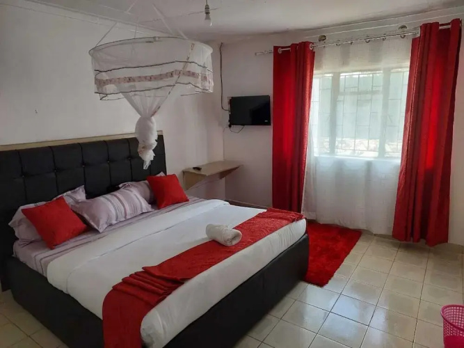 White House Lounge & Accommodation