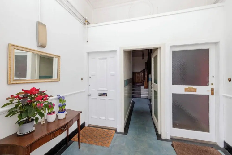 Spacious 2-Bedroom Ground Floor Flat