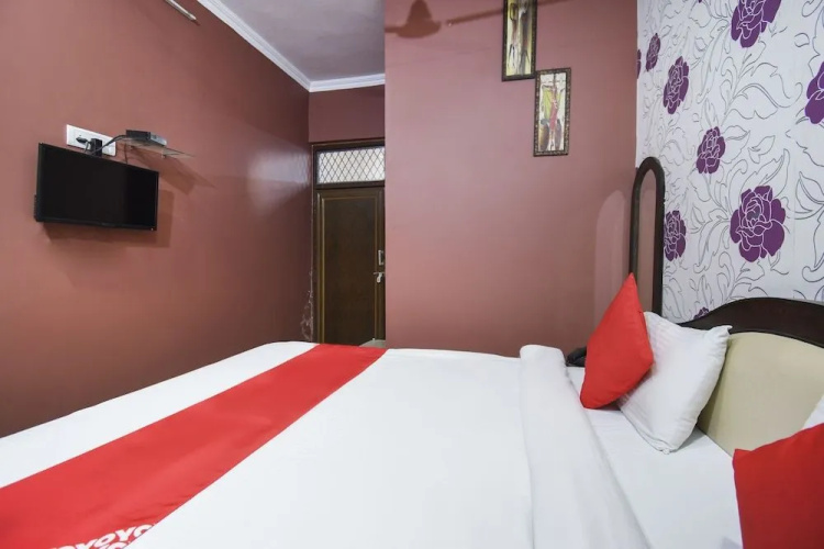 OYO 22043 Jk Mahal