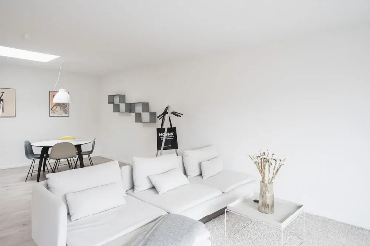 Fantastic Apartment w French Balcony