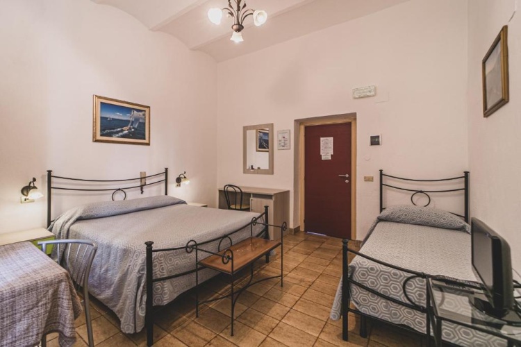Economy Triple room
