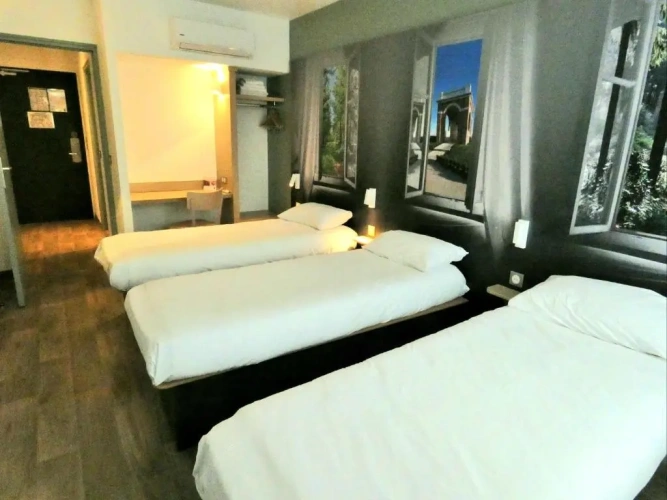 Standard Triple room
