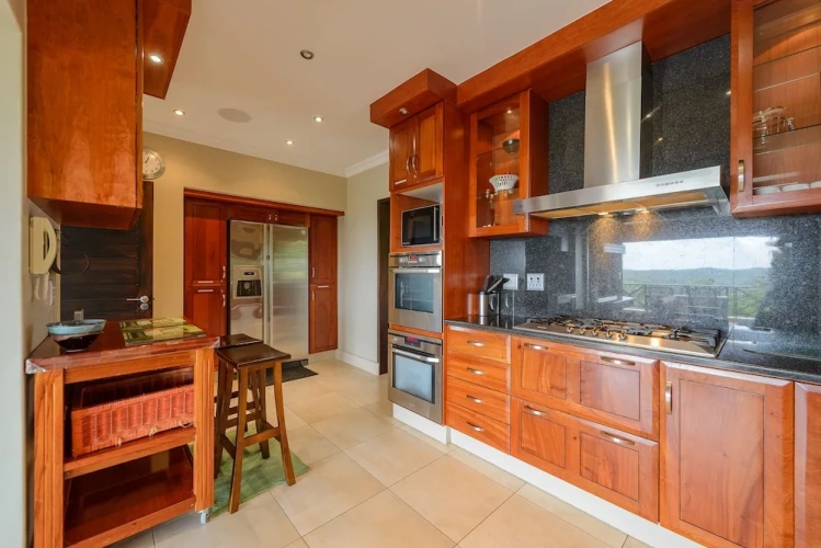 4 Bedrooms Luxury Villa