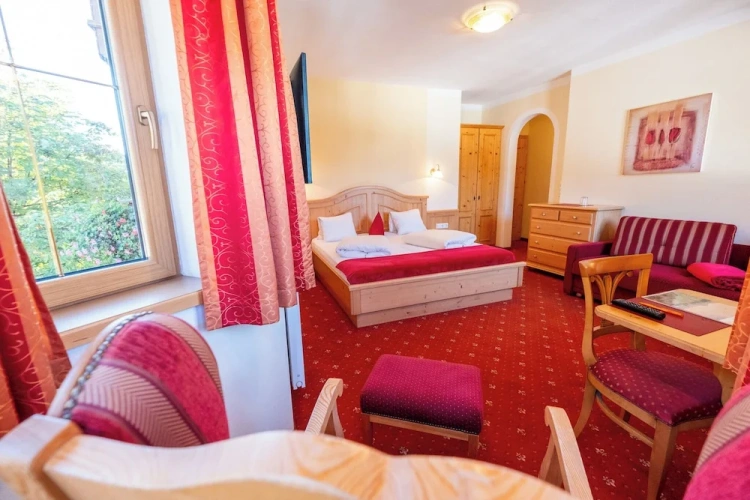 Suite with balcony and with mountain view