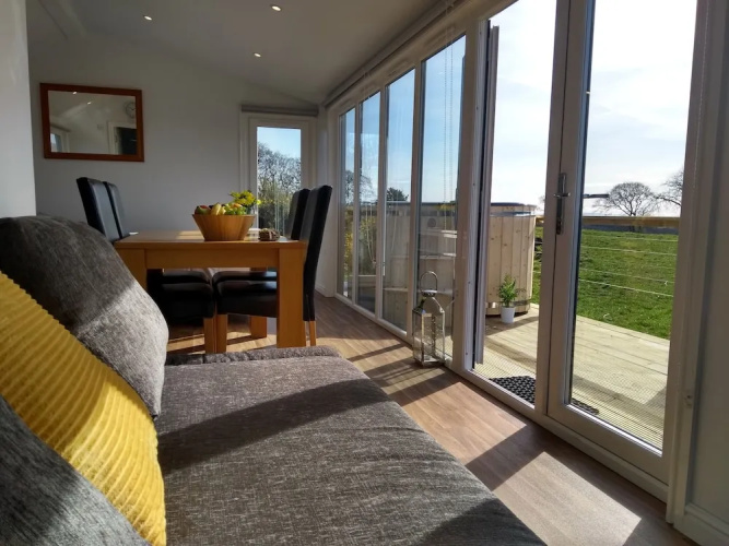 Cleeves Cabins, Ailsa Luxury Lodge With hot tub