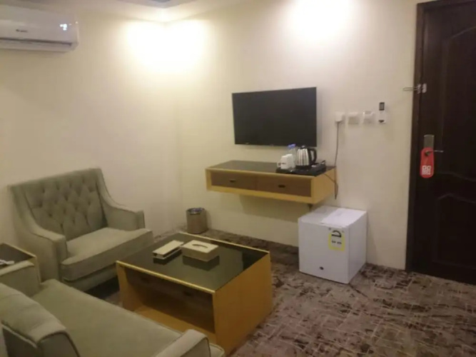 Lavona Inn Hotel