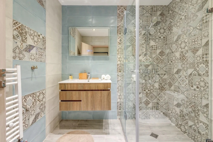 Bright and Newly Refurbished Apartment Near Center