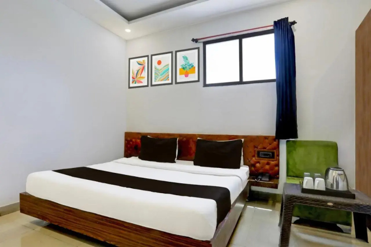 OYO 16952 Easy Stay