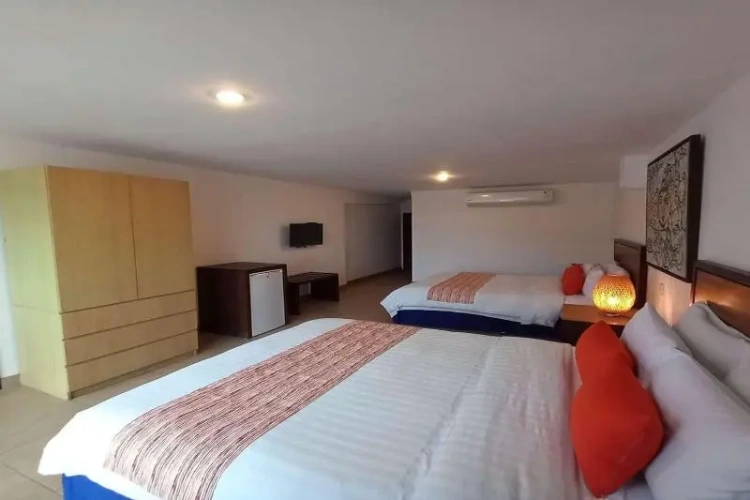 Deluxe Quadruple room with balcony
