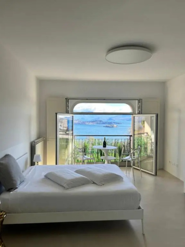 Artelago-Rose studio lake view