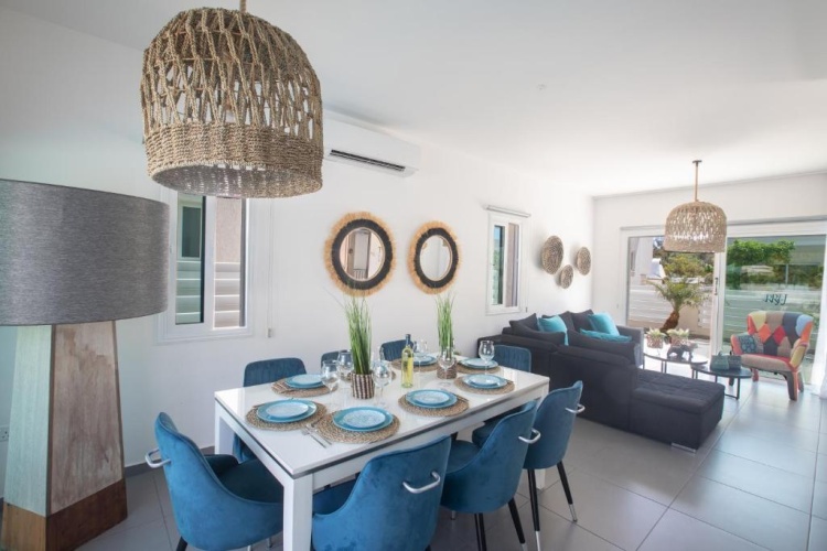 3 Bedrooms Villa