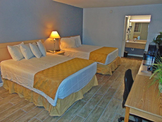 Ramada Kingman
