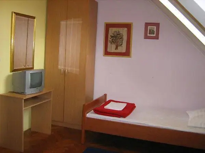 Marina Rooms
