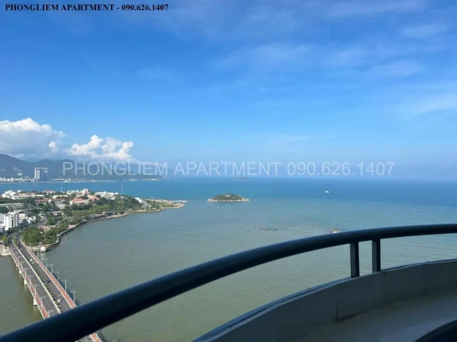 3 Bedrooms Apartment