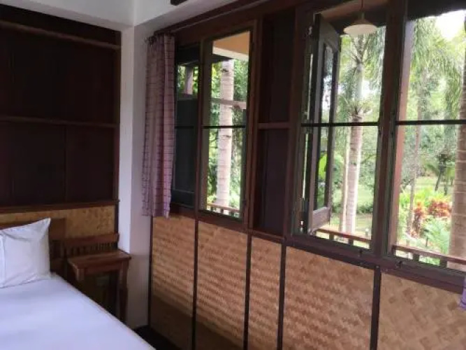 Lake View Bungalows