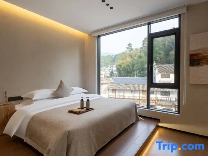 2 Bedrooms Suite with balcony