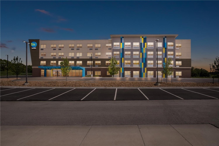 Tru By Hilton Kansas City Airport photo 19