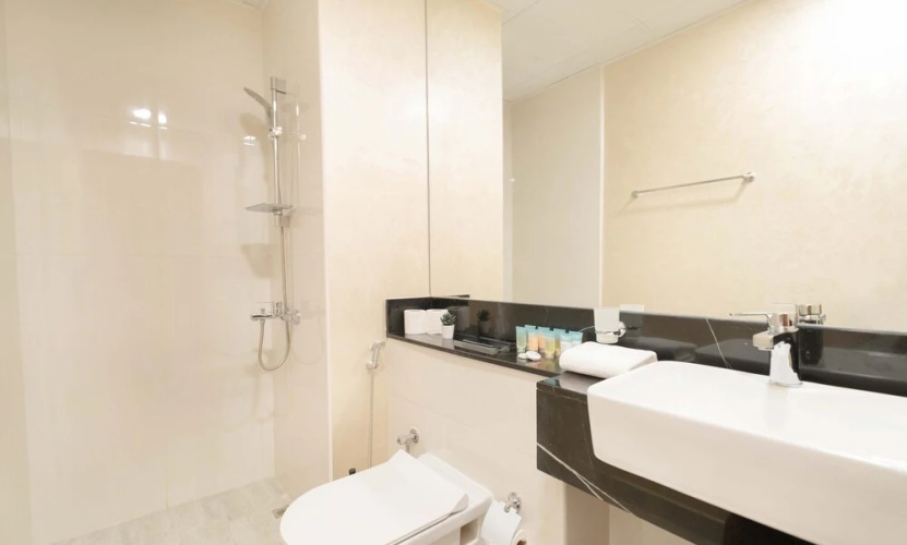 LUX - Binghatti Canal View Suite