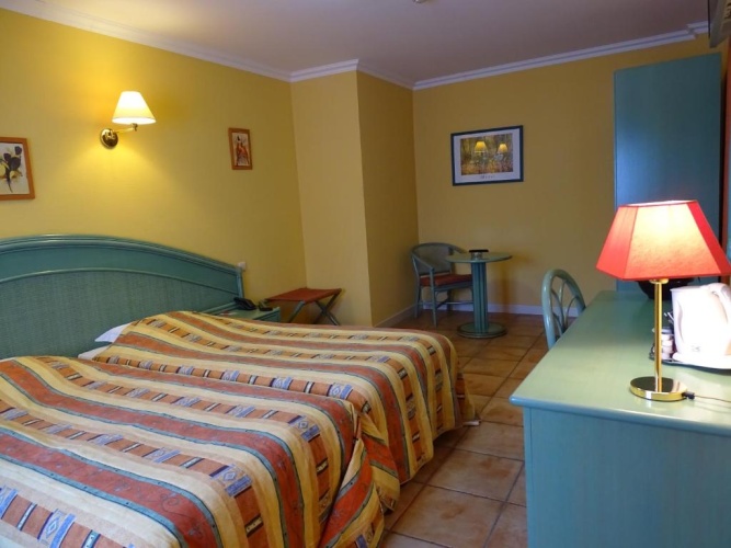 Standard Triple room