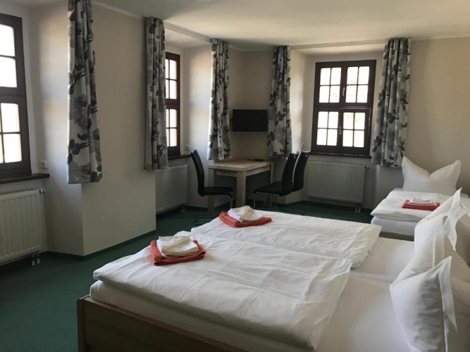 Standard Triple room