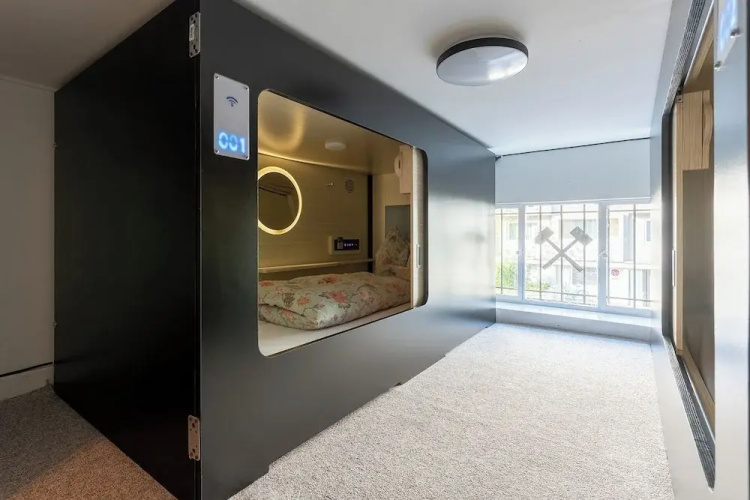 MUE Cubes - Capsule Hotel