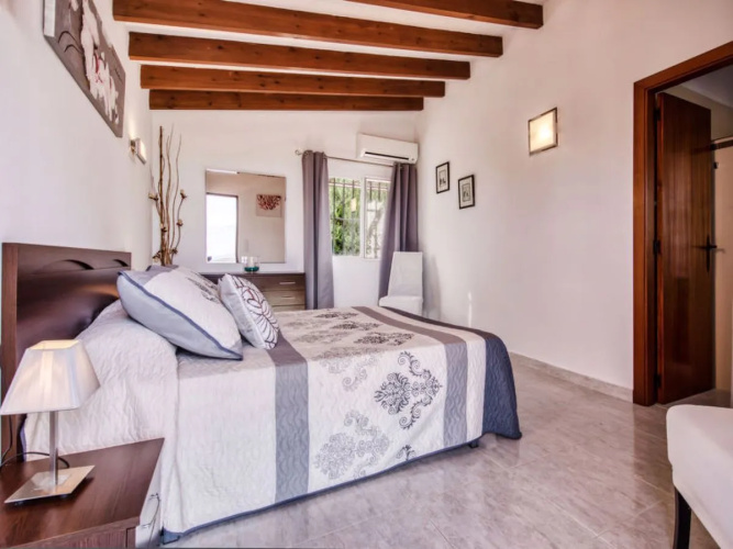 House Isabel Falcone