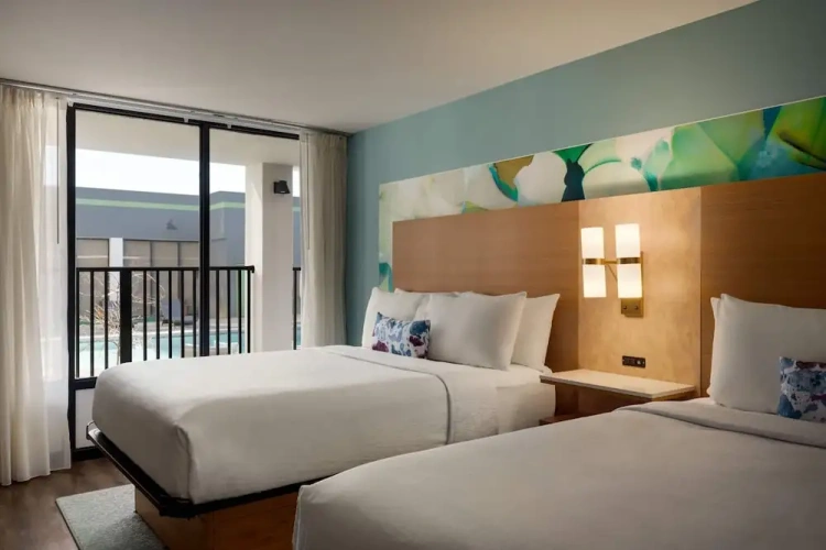 Standard Quadruple room with pool view