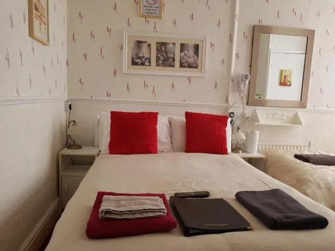 Standard Triple room