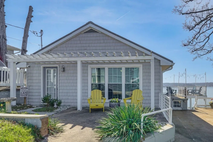 3 Bedrooms Cottage with balcony
