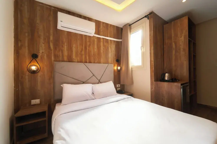 Crown Pyramids View Hotel