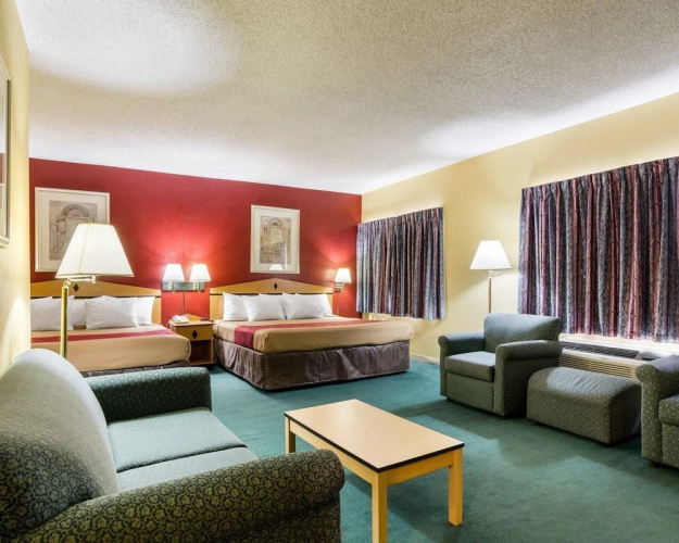Econo Lodge Topeka Blvd.