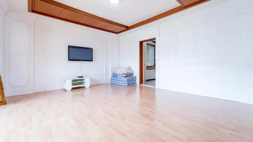 2 Bedrooms Single Suite