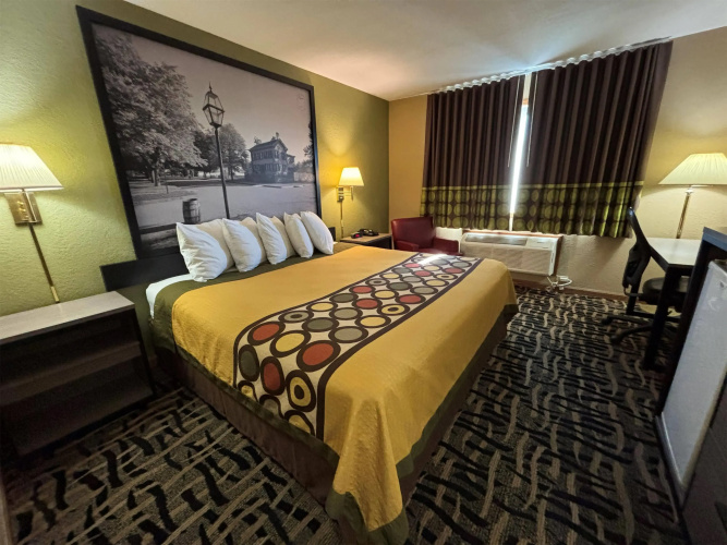 Super 8 by Wyndham McLean/Bloomington SW