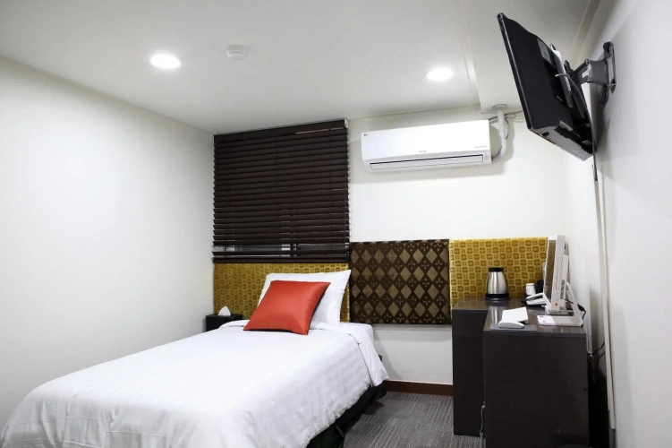 (Window Not Guaranteed) Single room
