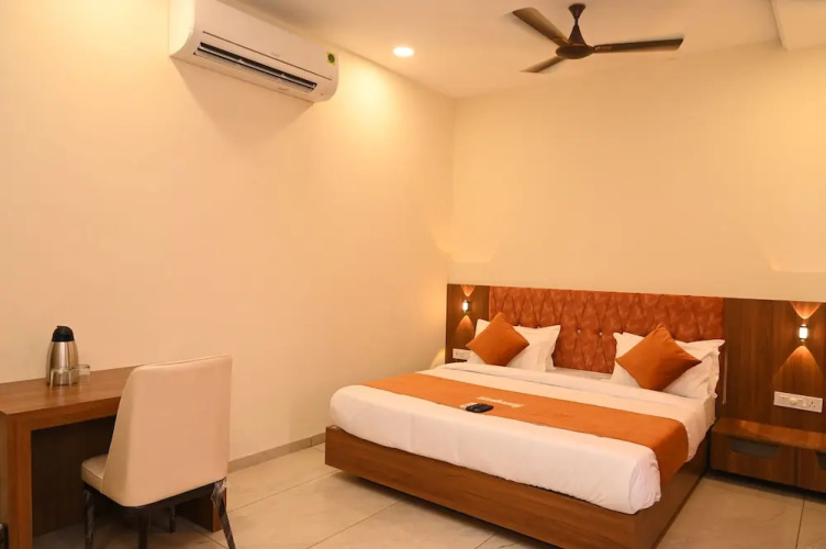 Hotel Embassy INN