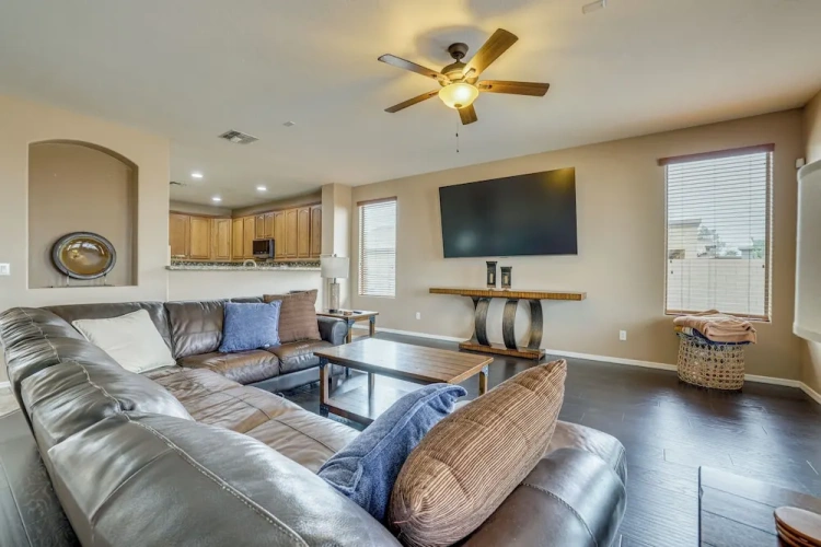 5 Bedrooms Cottage