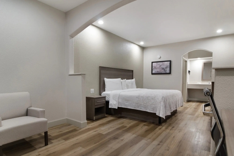 Red Roof Inn Plus+ Galveston - Beachfront