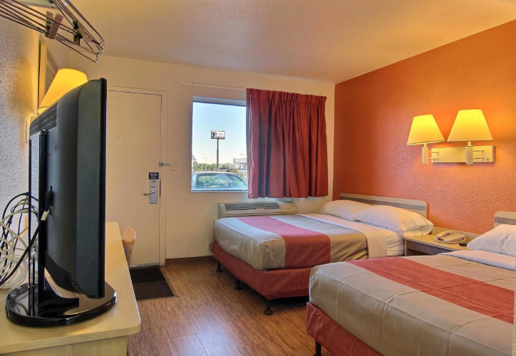 Motel 6 Bismarck, ND