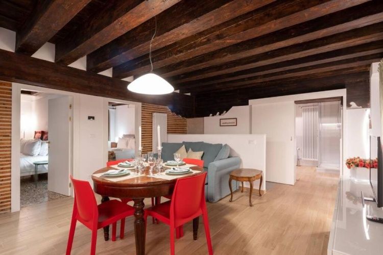 2 Bedrooms Apartment