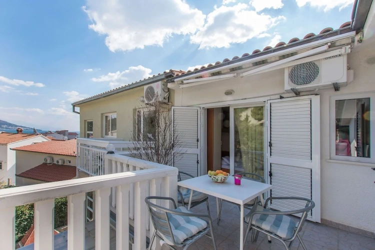 Apartment with balcony