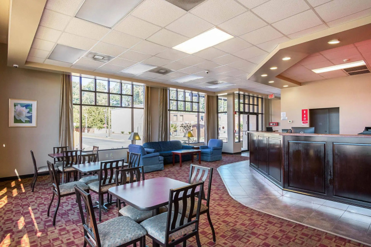 Econo Lodge photo 18