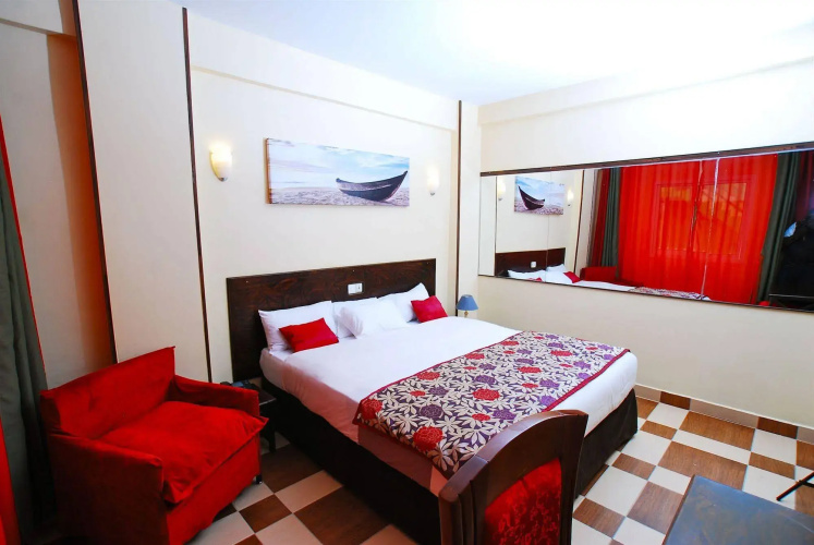 YaahoT Hotel