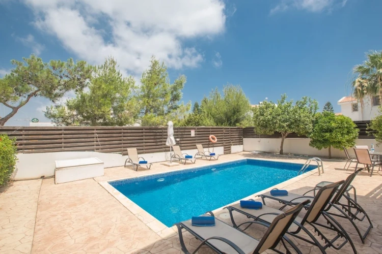 3 Bedrooms Villa with garden view
