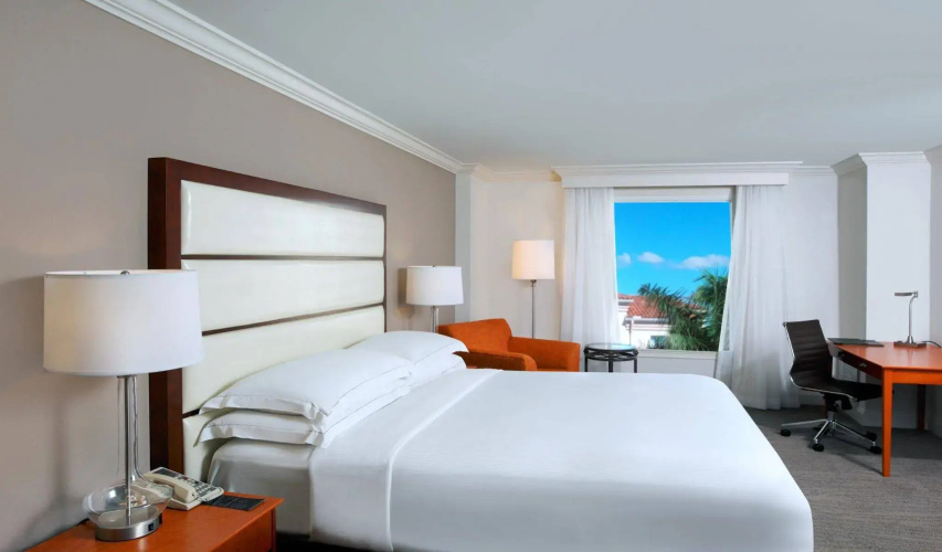 Hilton Naples
