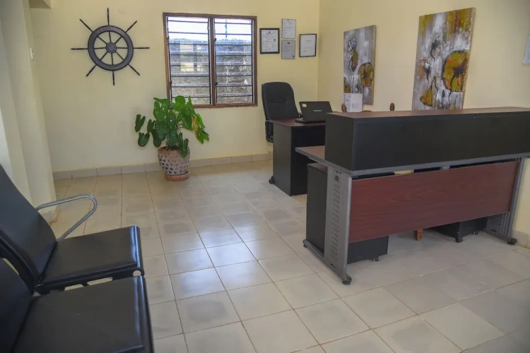 2 Bedrooms Apartment with balcony and beachfront